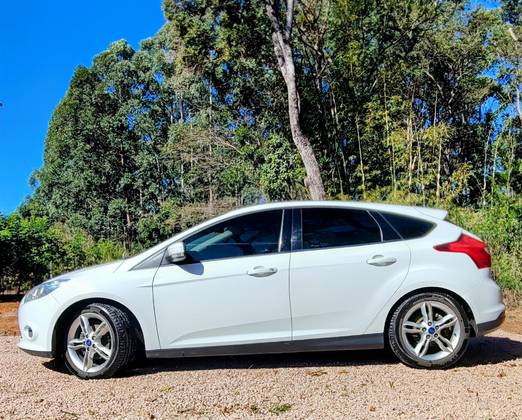 FORD FOCUS 2.0 SE PLUS 16V FLEX 4P POWERSHIFT FORD FOCUS 2.0 SE PLUS 16V FLEX 4P POWERSHIFT